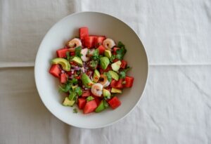 Arbuusi-kreveti-avokaadosalat