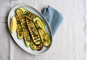 Grillitud suvikõrvits sidruni ja rosmariiniga