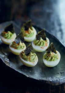 Sushi’st inspireeritud täidetud munad